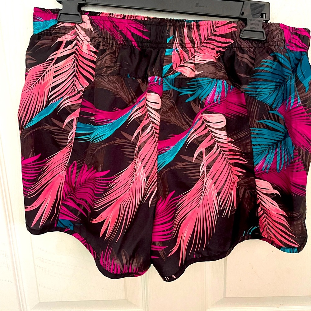 Xersion shorts - size L